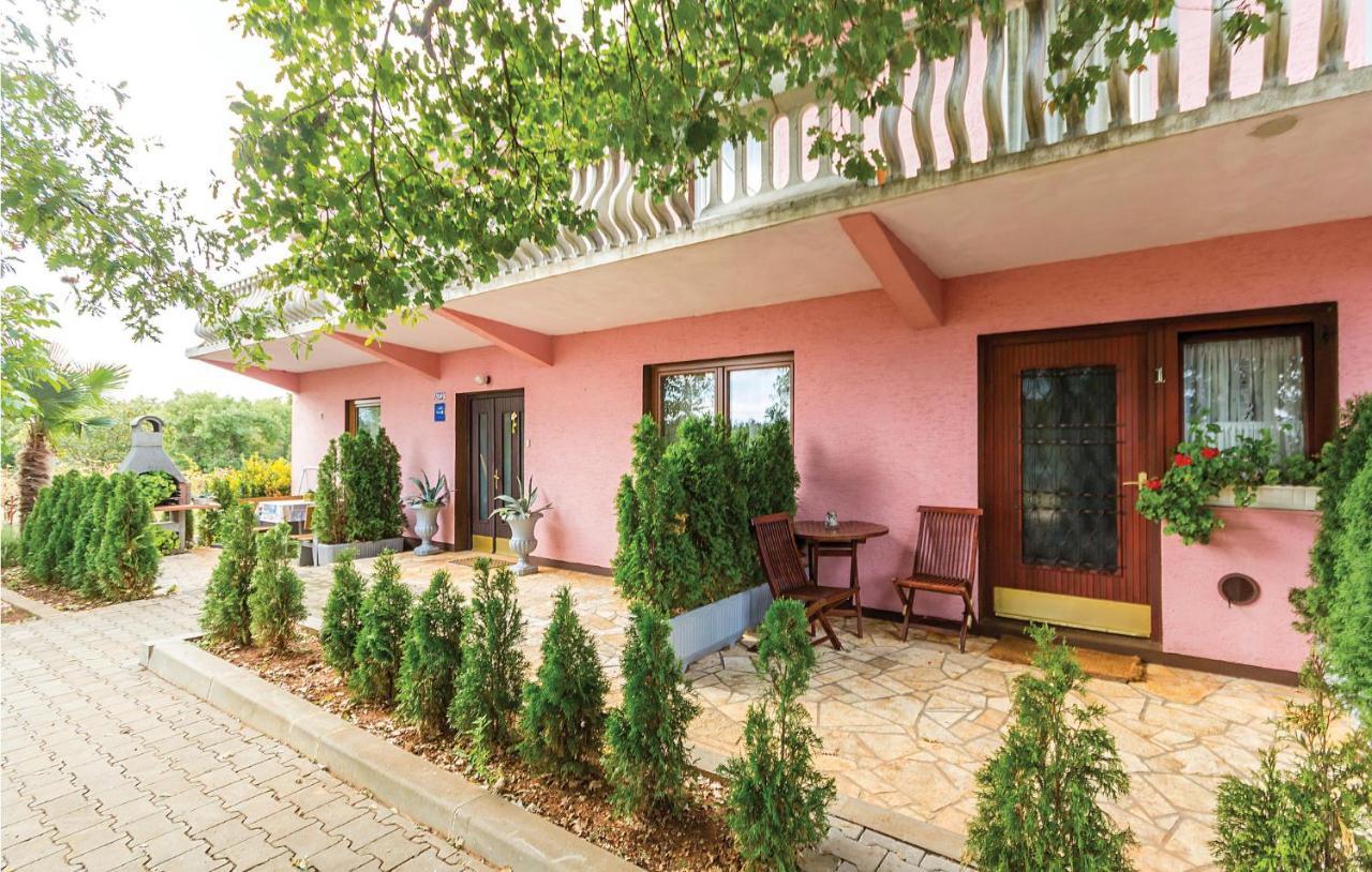 Awesome In Valtursko Polje With Kitchen Apartman