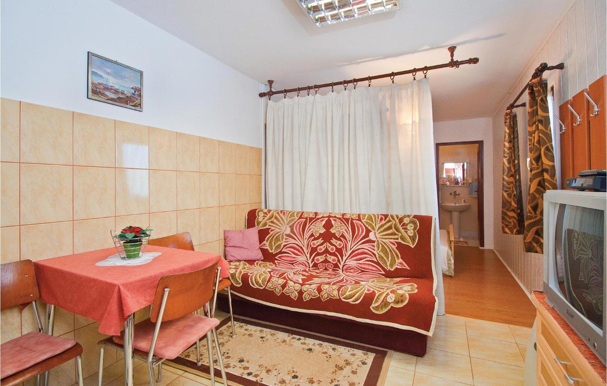 Awesome In Valtursko Polje With Kitchen *